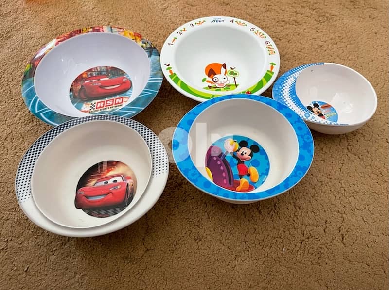 Kid’s plastic bowls 0