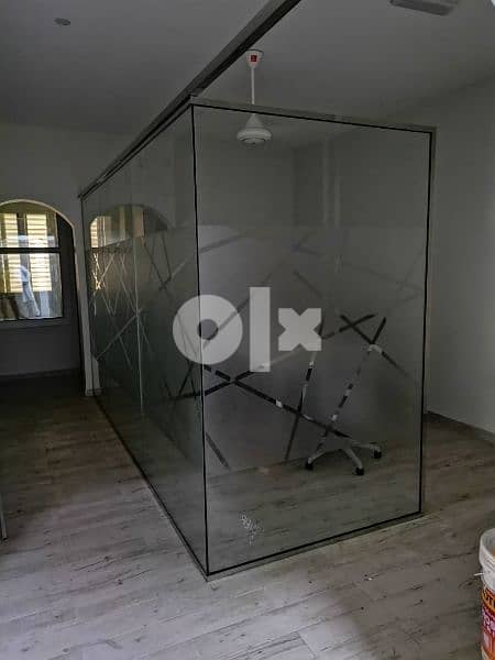 Office glass partitions. حاجز زجاجي 19