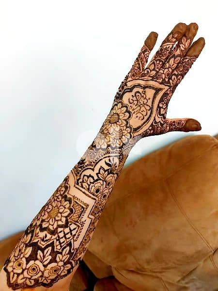 Henna Designer available for home service also 7