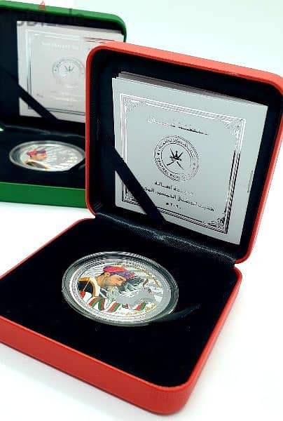 Amazing Commemorative Coins عملتين مميزين في ذكرى العام الخمسون للنهضة 3