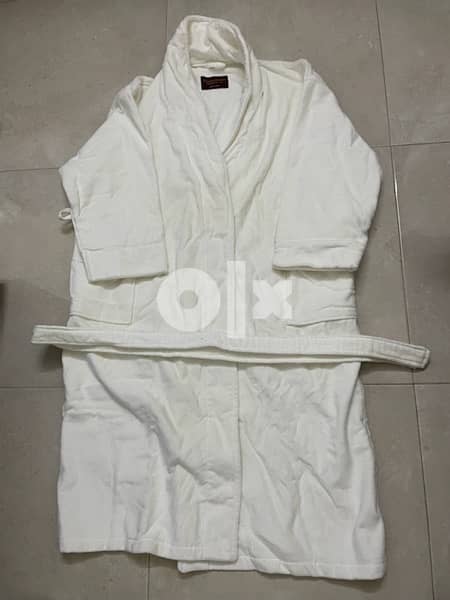 White Turkish Cotton Bathrobe new never used but its open 0