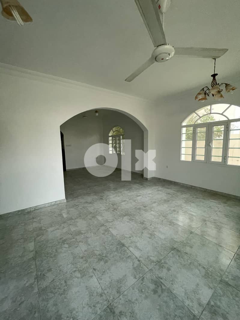 Mawalh North Huge Villa for rent 3