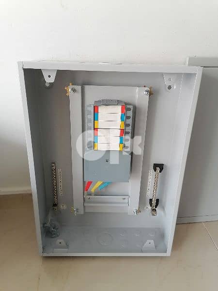 8 way and 12 way TPN distribution boards 2