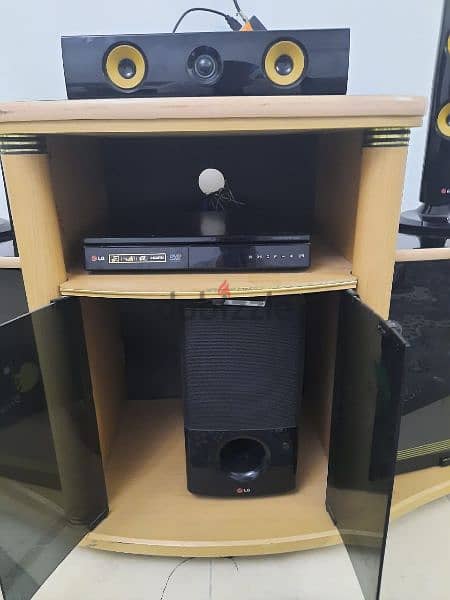 LG speaker with table 2