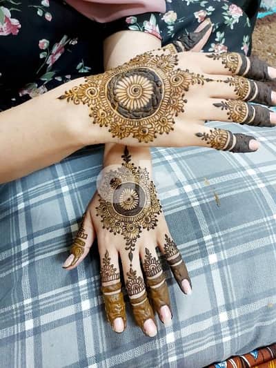 beautiful henna Designer in oman