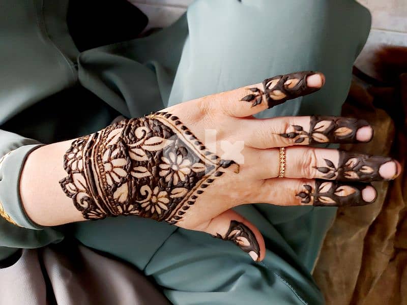 beautiful henna Designer in oman 3