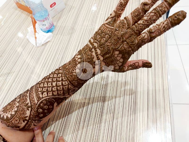 beautiful henna Designer in oman 5