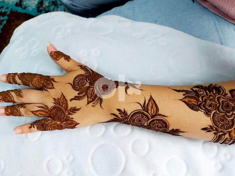 beautiful henna Designer in oman 7