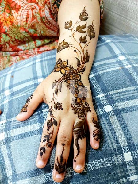 beautiful henna Designer in oman 8