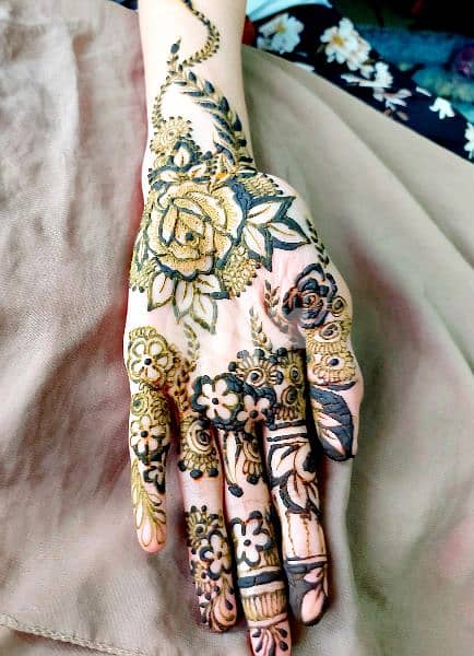 beautiful henna Designer in oman 14