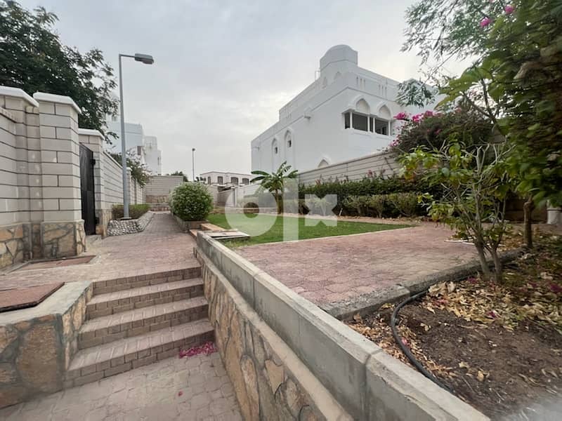 5 BHK Villa in compound at madinat Al Illam destrict. 16