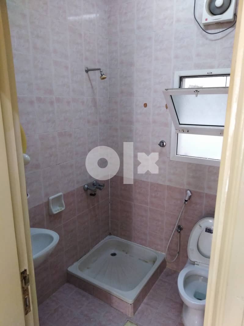 FilipinoSingle with attach toilet 110/OMR  forrentfree elec/wifi/water 2